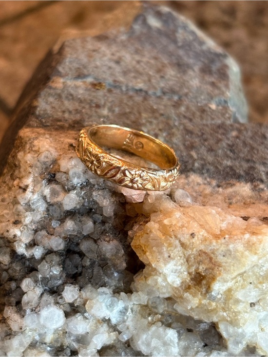 James Avery Jewelry - Vintage James Avery Floral 14k Gold Band eternity Ring - 3.5